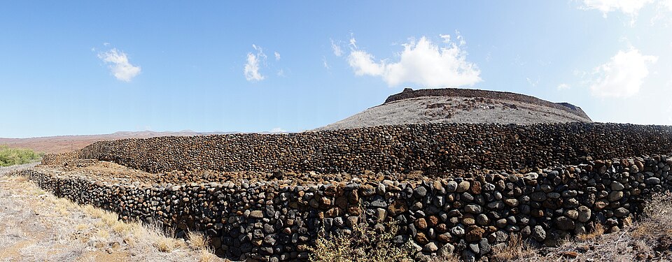 Puʻukoholā Heiau on Hawaiʻi Island showing stone walls and terraced structure.