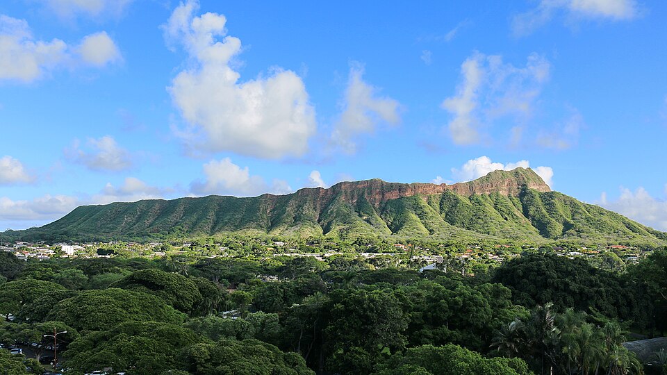 Diamond Head (Lēʻahi) overlooking Honolulu and Waikīkī.