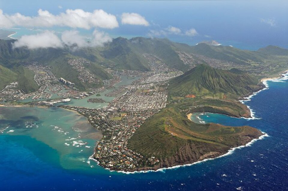 Hawaiʻi Kai marina and East Honolulu coastline.