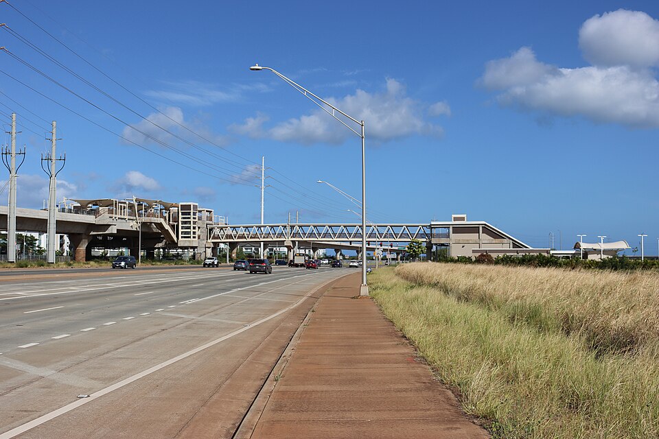 Keoneʻae station building and walkway over Kualakai Parkway in Kapolei.