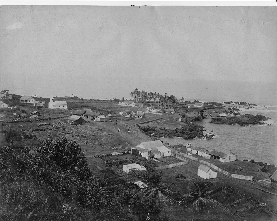 Historic view of Laupāhoehoe village on the Hāmākua Coast before the 1946 tsunami.