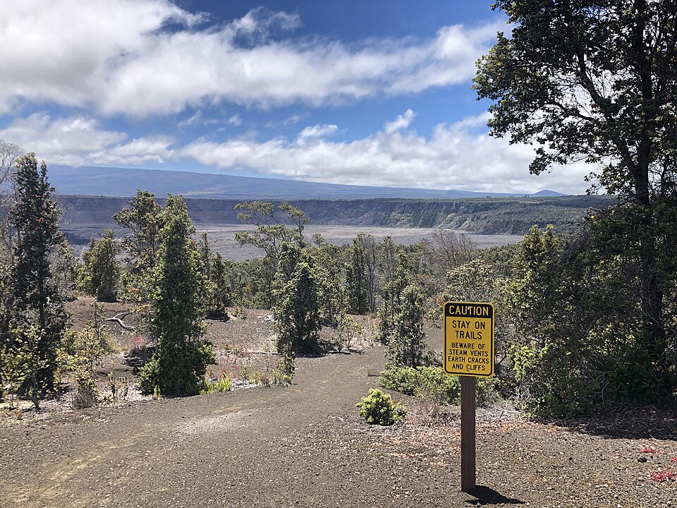 Uēaloha (Byron's Ledge) Trail overlooking Kīlauea Caldera in Hawaiʻi Volcanoes National Park.