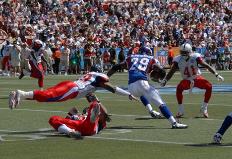 Crowd and players during the NFL Pro Bowl at Aloha Stadium