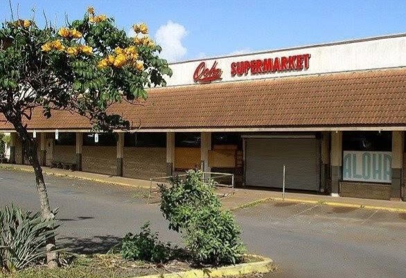 Ooka Supermarket in Wailuku prior to its closure in 2005